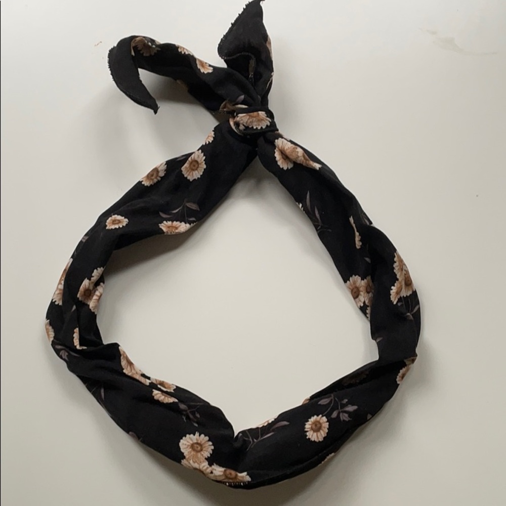 BRANDY MELVILLE wired black scarf headband